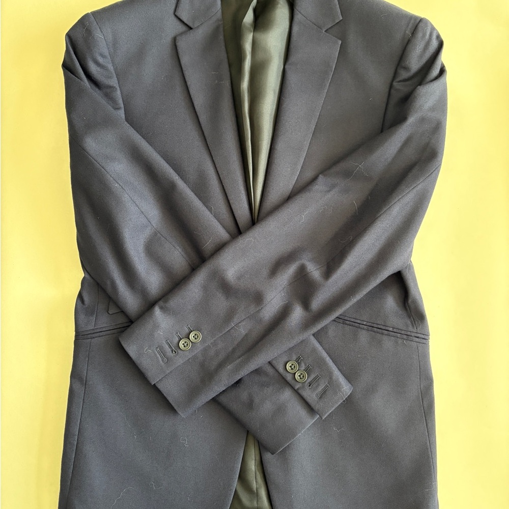 Navy Sport Coat with Notched Lapels and Structured Shoulders